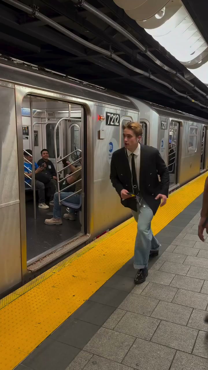 Original phone-on-train performance, from the carriage window to the platform run